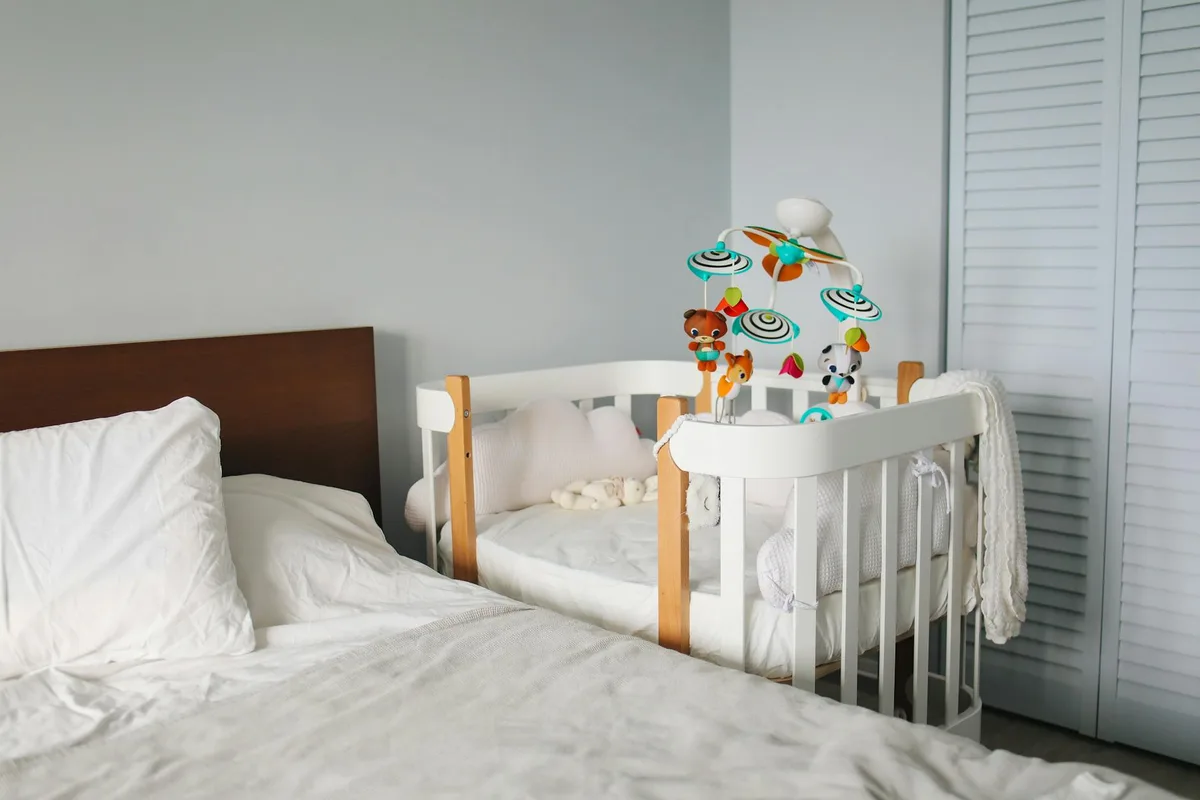 Safe crib setup with firm mattress